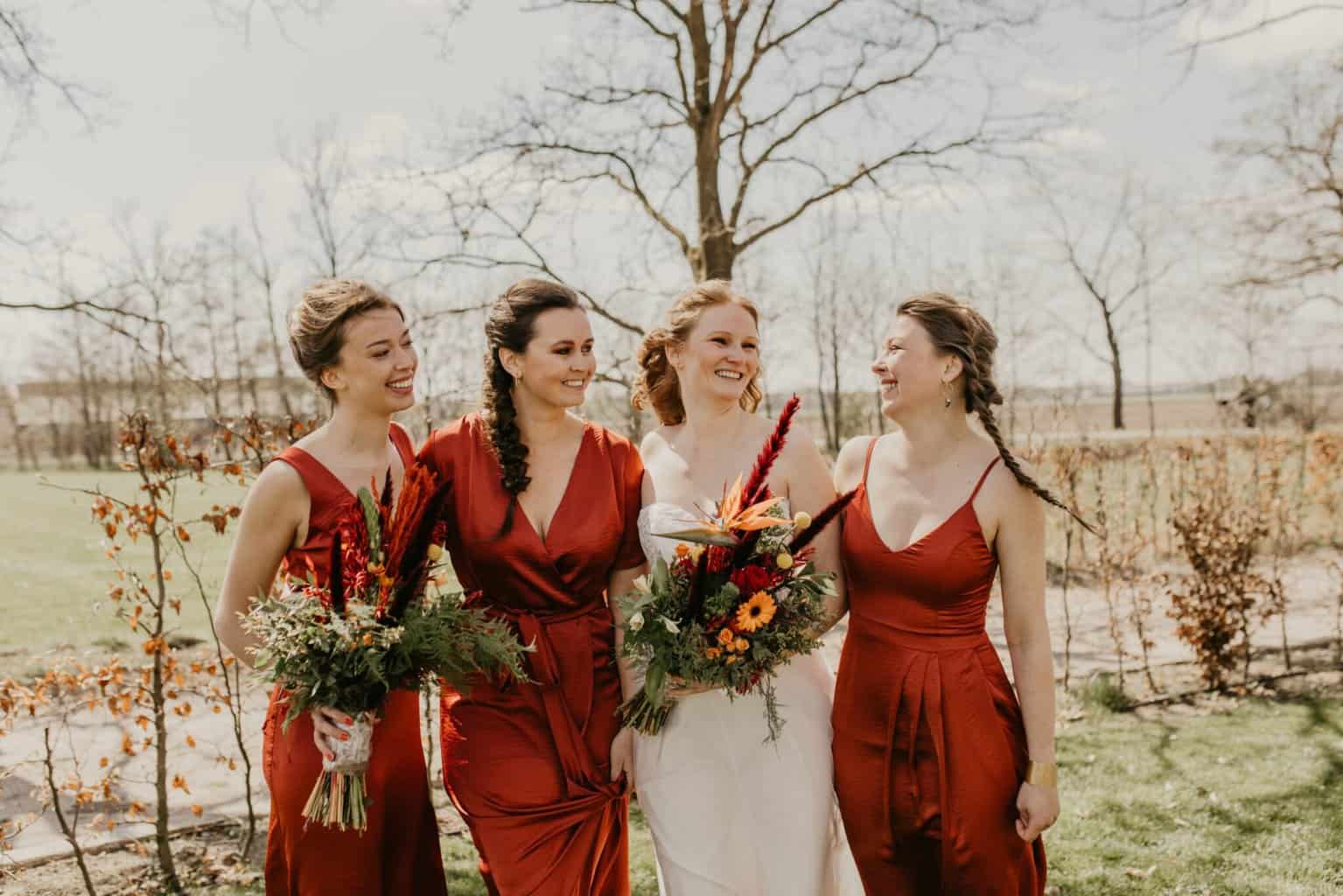 jurken bruidsmeisjes voorkant rood